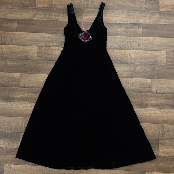 UNIF Dresses & Skirts - Unif Size Extra Small Rhianne Dress NWT Black Velvet Midi Rose Whimsygoth Vampy
